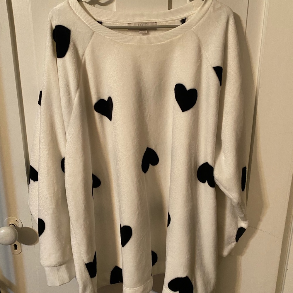 LOFT Valentine black/white heart pullover 24/26